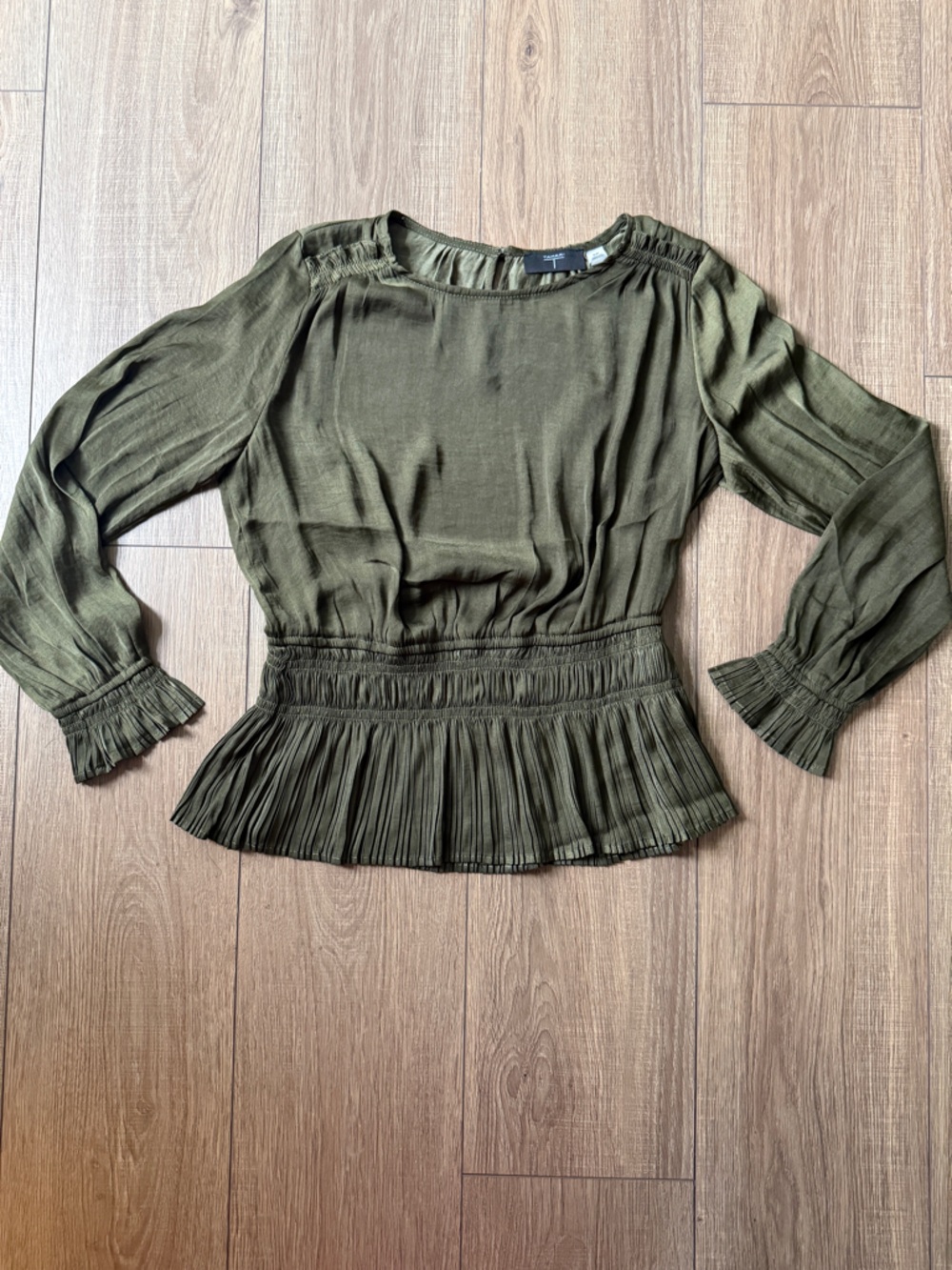 Tahari Pleated Blouse - SZ S - Picture 4 of 12